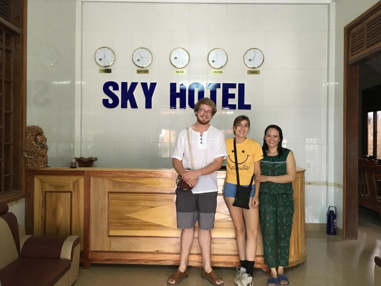 Sky Hotel Phong Nha Bagian luar foto